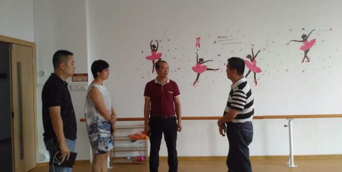 陳金國(guó)秘書(shū)長(zhǎng)參觀金沛教育舞蹈教室