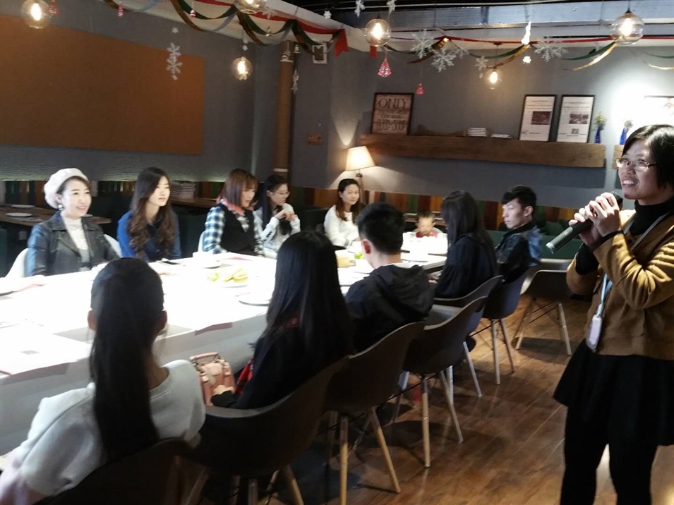 陳老師作企業介紹