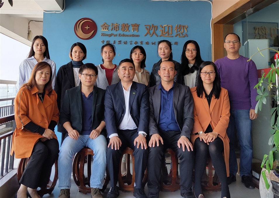 出席簽約儀式人員合影留念 出席簽約儀式人員合影留念