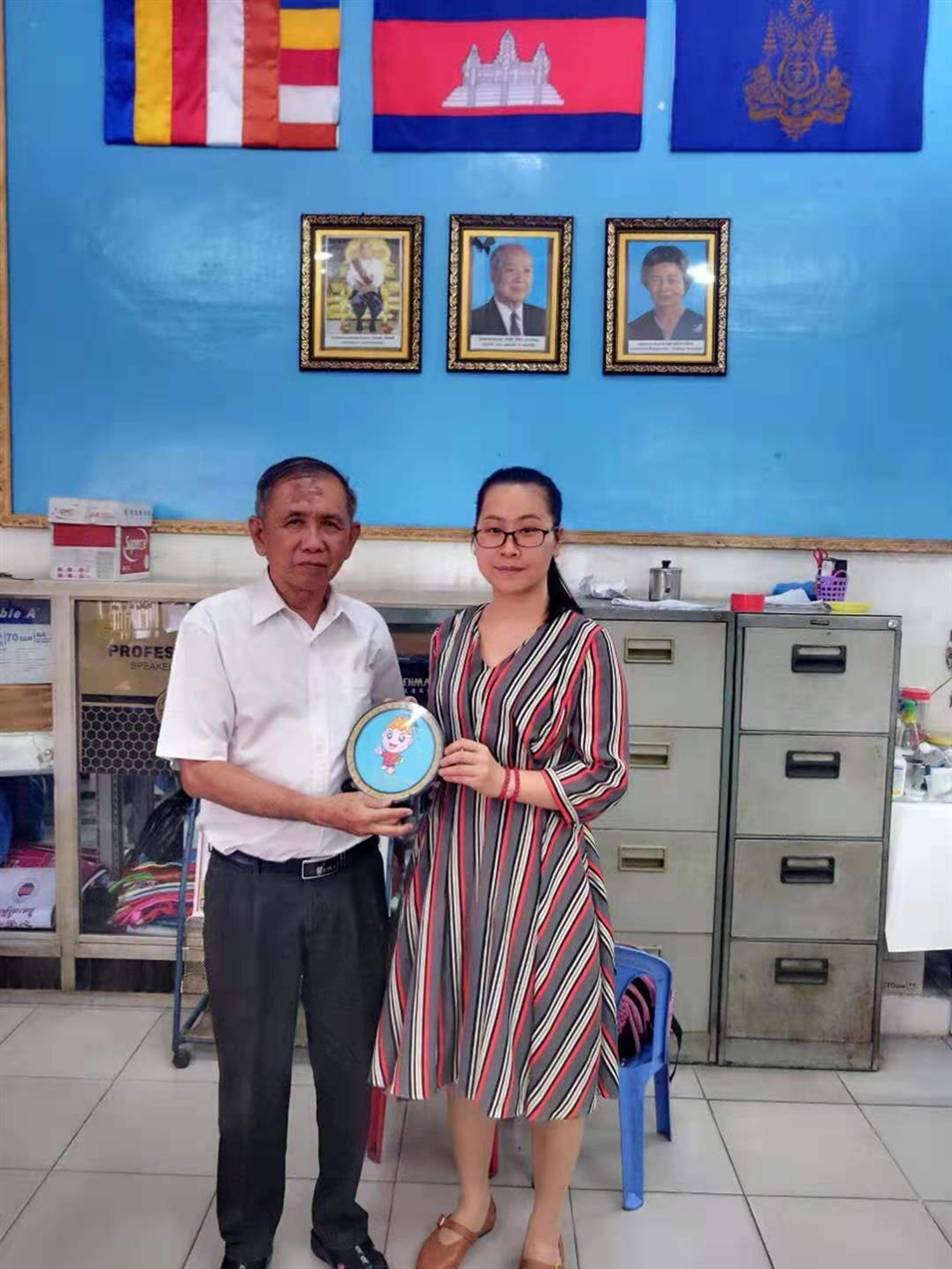 與柬埔寨端華學(xué)校楊校長合影