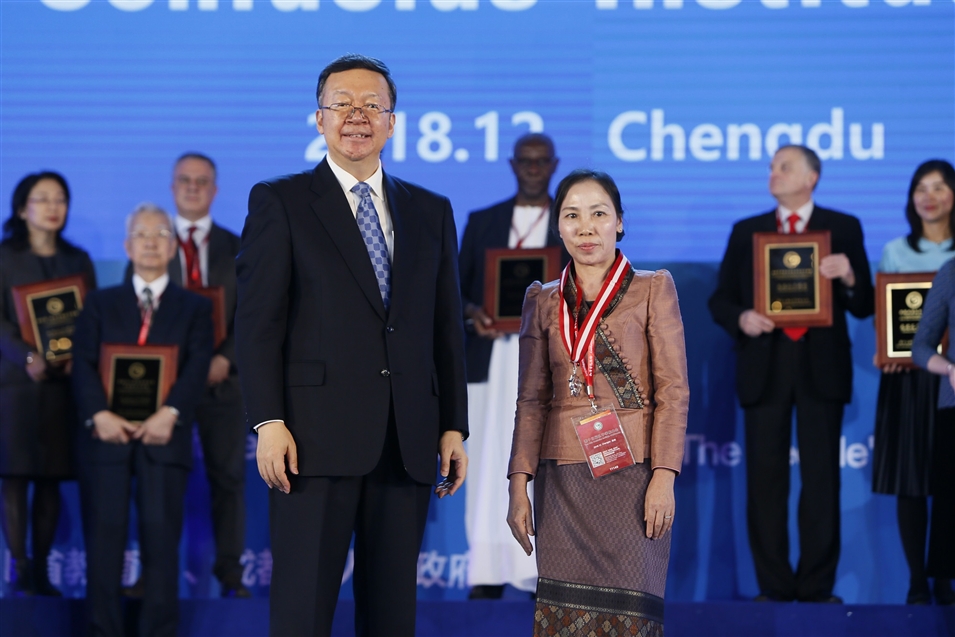 2018年獲得孔子學院孔子學院總部“2018年度孔子學院先進個人”稱號 2018年獲得孔子學院孔子學院總部“2018年度孔子學院先進個人”稱號