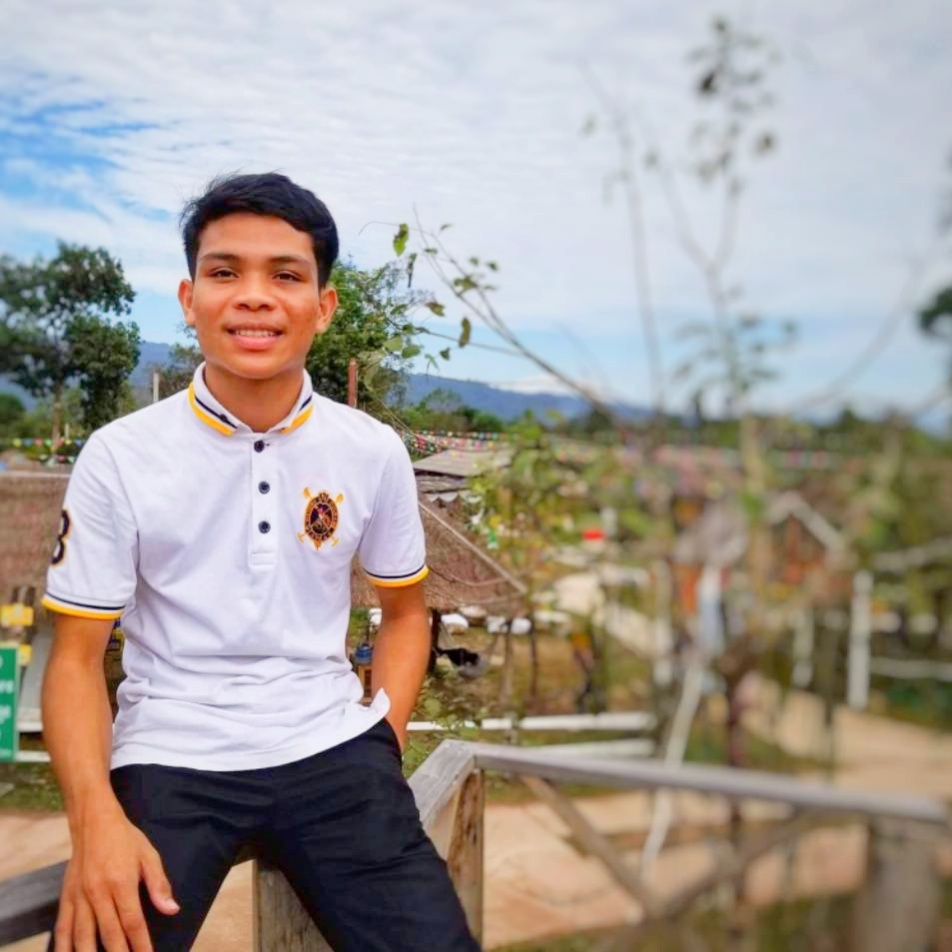 何冀南，柬埔寨人 老撾國立大學建筑學院城市規劃專業