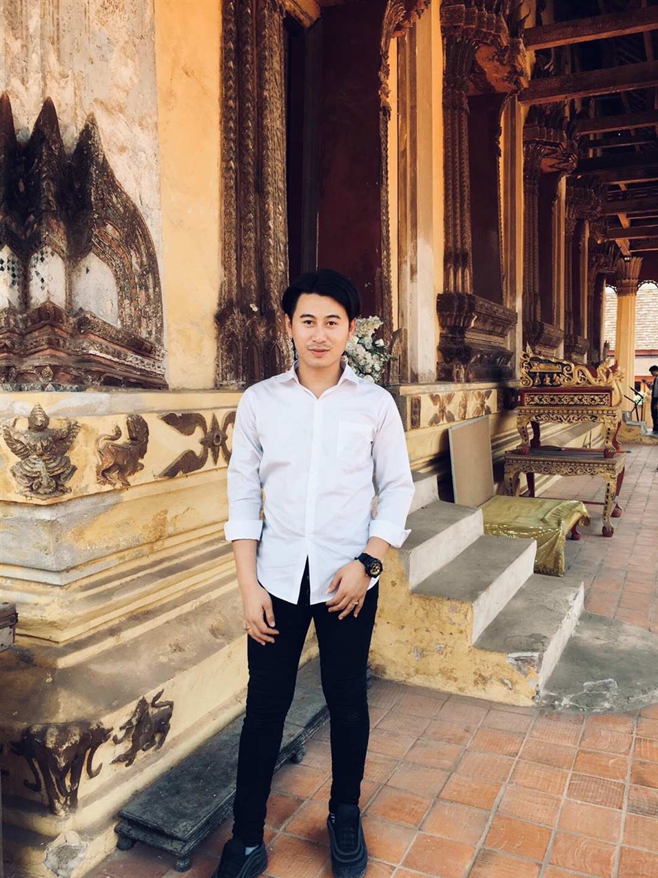 基諾，老撾首都萬象人，老撾國立大學文學院德語系大二學生， 